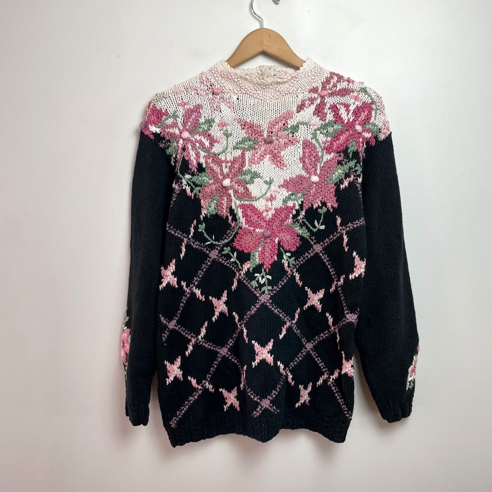 Vintage Hand Knitted Cottagecore Floral Sweater Sz M Romantic Feminine Granny